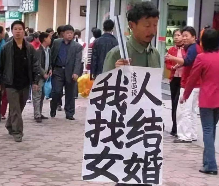 男的当一辈子光棍,跟女的当一辈子光棍,哪一个下场更惨?