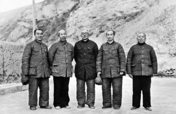 1949年开国大典,伟人下令:不许任弼时到场参加,这是为何?