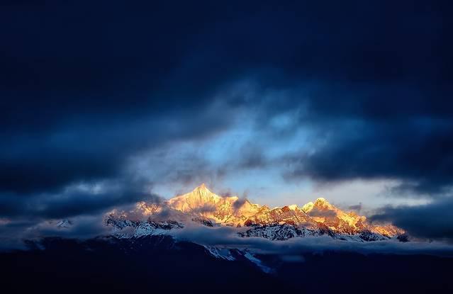 山卡瓦格博峰,是全世界公认为最美丽的雪山(低音号)