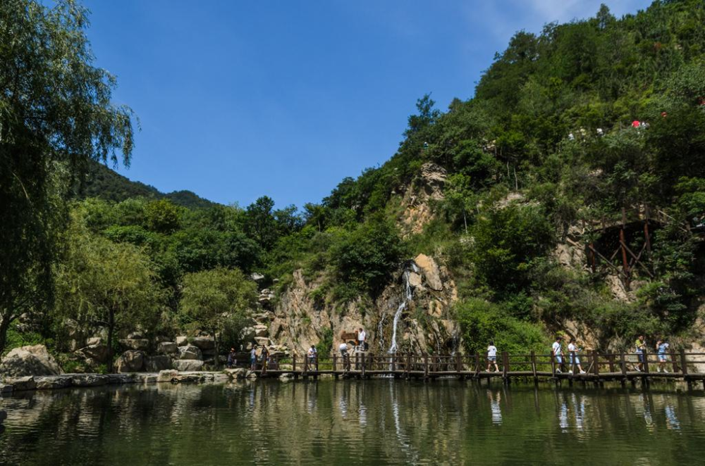 号称鲁中"小崂山"的景区,投资3亿建设而成,就在济南适合踏春