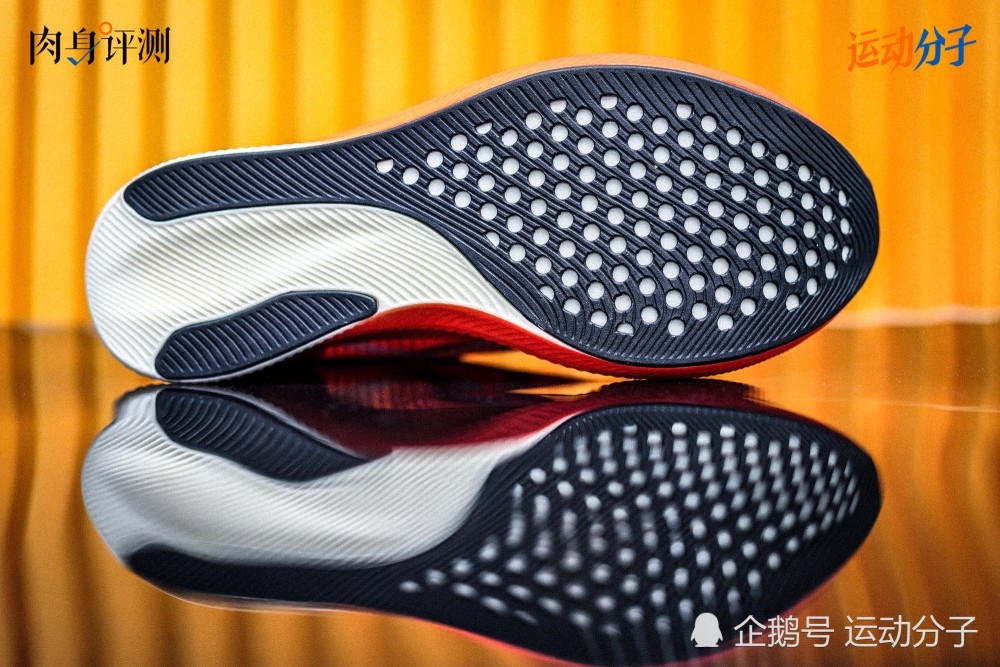 亚瑟士最新顶级碳板竞速厚度跑鞋,metaspeed sky开箱