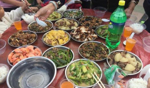 农村"宴席"饭菜太实在,最重要的是量特别的多,最喜欢"大肘子"