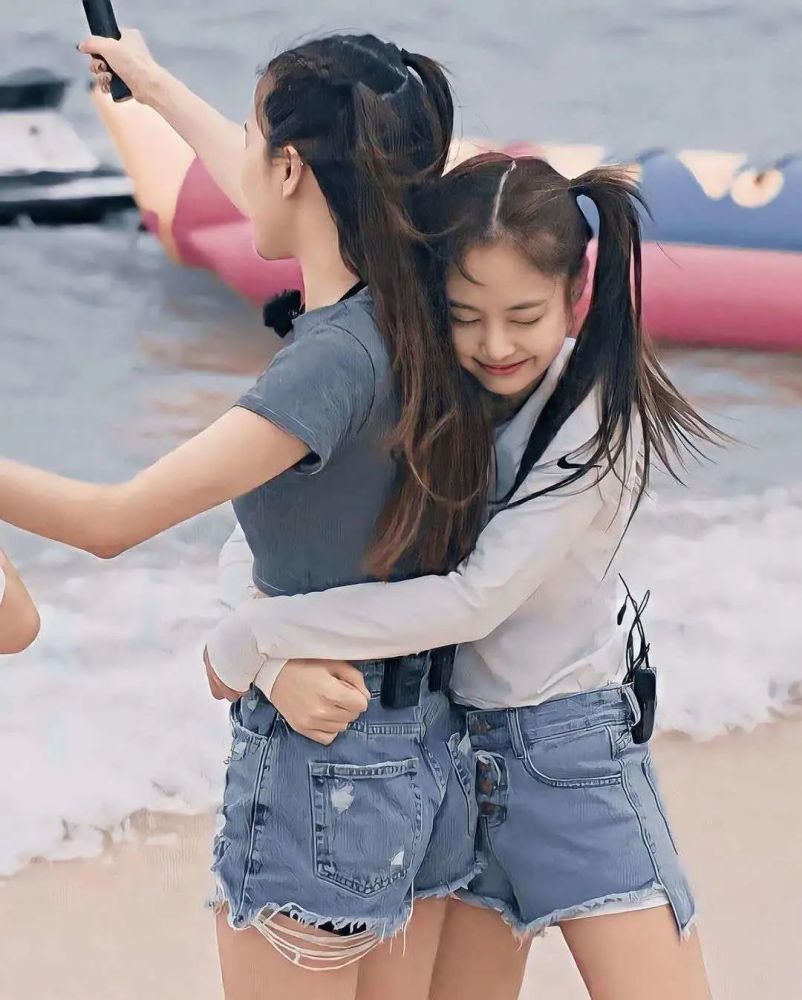 jennie&rosé肉泥cp美图