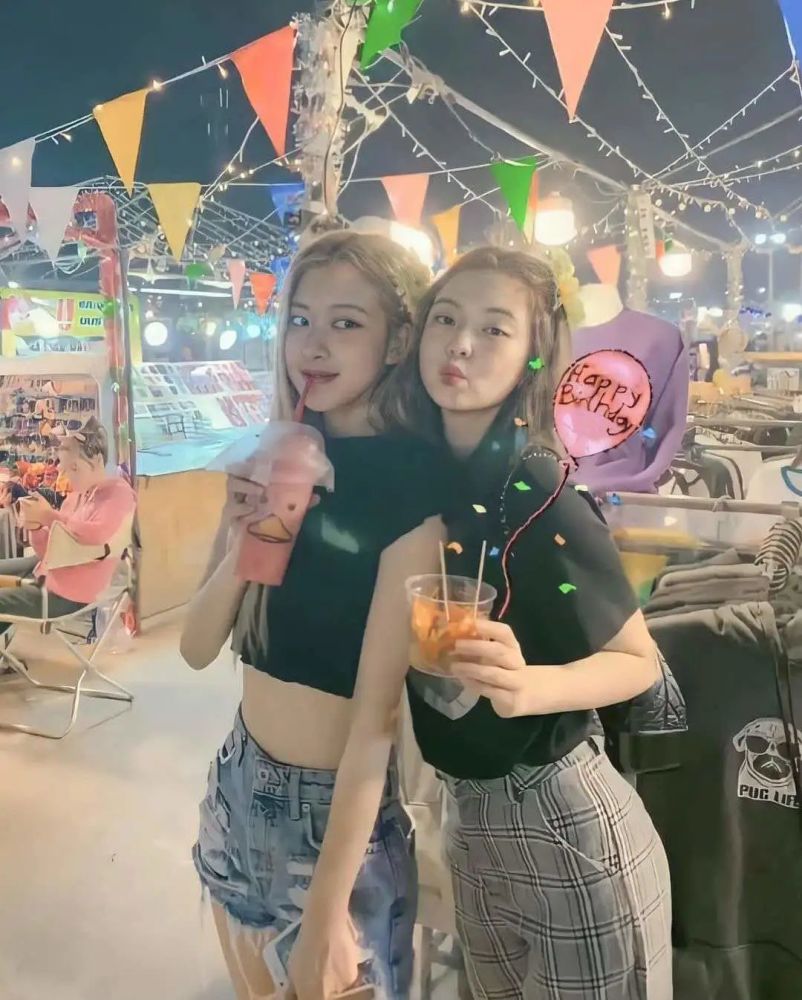 jennie&rosé肉泥cp美图