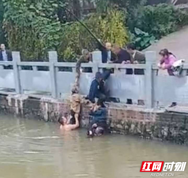 娄底人口2021总人数多少_娄底体育馆樱花2021