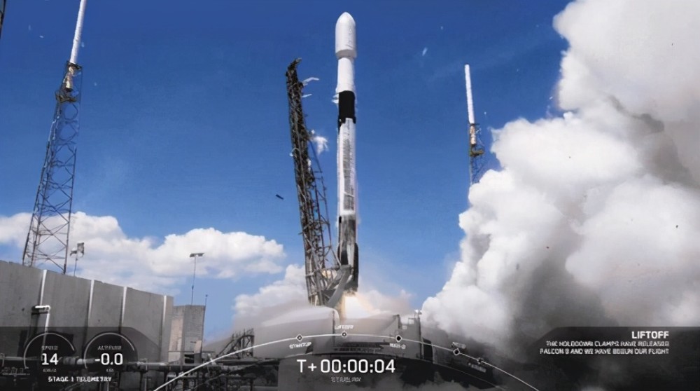 spacex第24批60颗"星链"卫星搭乘猎鹰9号火箭发射