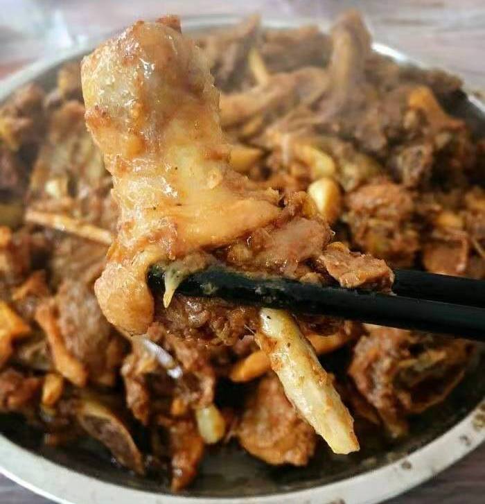 南宁藏于深山的老店,食客驱车几十公里来吃柠檬鸭,一般人找不到