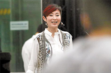 张敏近照脸颊凹陷,一代女神,终是败给了感情