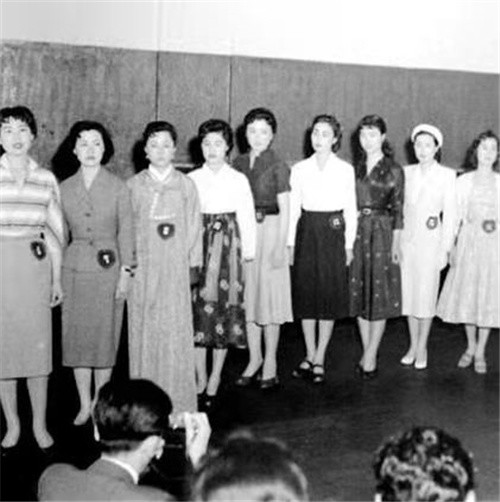 70年代韩国选美老照片:大饼脸厚嘴唇,纯天然的韩国美女可还行?