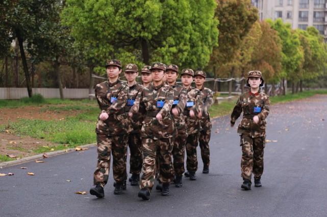 新训一线女兵青春修炼手册