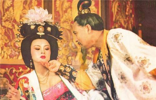 唐玄宗为何喜欢胖子杨玉环?不光是皮肤好,还有一个"特殊功能"