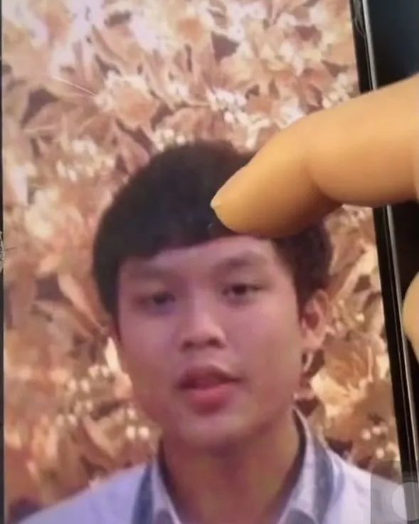 殷世航整容风波后续,小猪先生爆料叫一群人到曝光者公司底下堵他