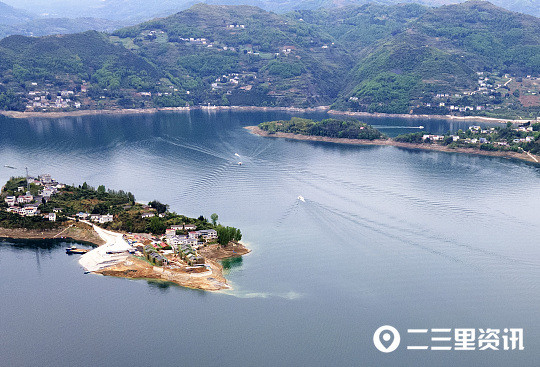 4月6日的瀛湖镇清泉村旅游码头,虽然清明小长假已结束,但前来旅游