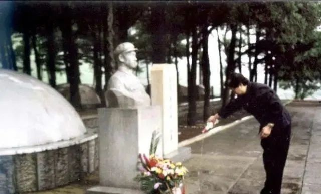 【头条】刘思齐在毛岸英牺牲11年后再婚,80岁时带着儿女,前往朝鲜扫墓