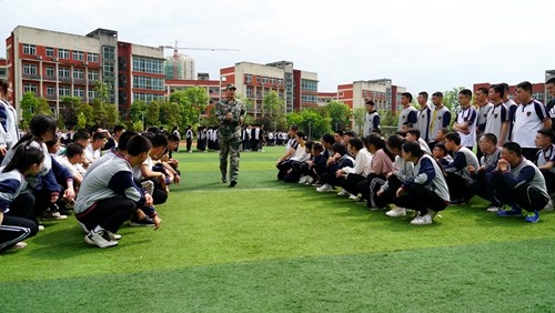 重庆市第四十九中学开展军事素质教育训练