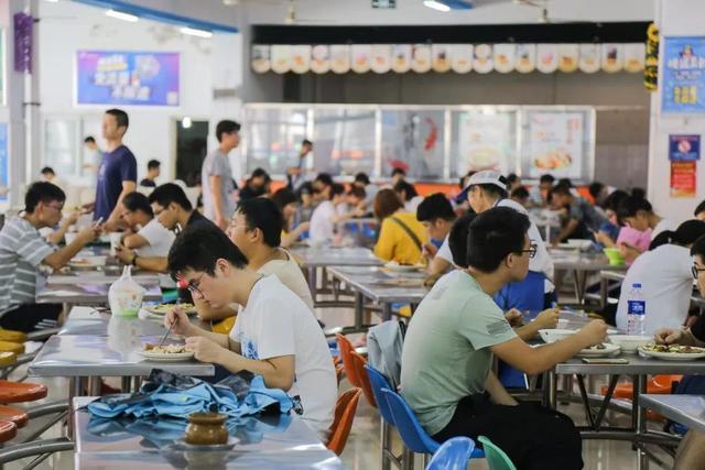 有种诱惑叫"别人家的大学食堂",川大和农大开始叫板,难分伯仲