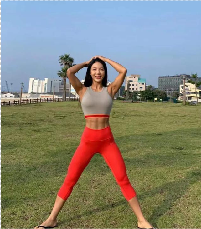 韩国健身女教练,158身高有165既视感,靠健身塑造完美身材比例
