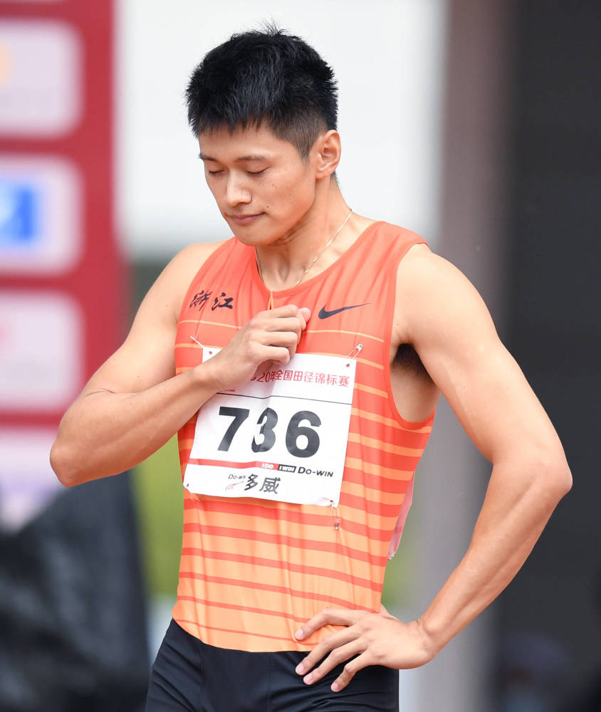 20秒87,亚洲飞人谢震业200米预赛夺第一,小将隋高飞第二