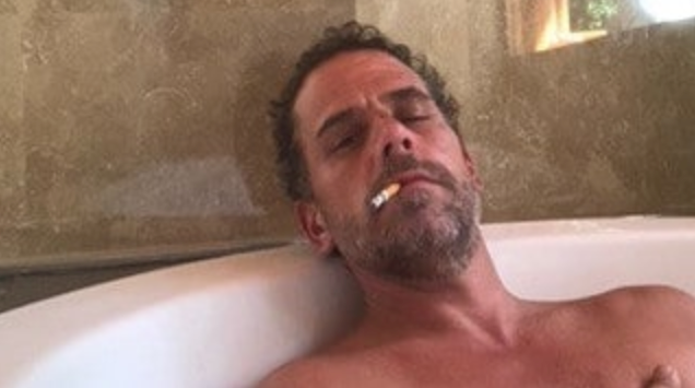 fbi查获计算机和驱动硬盘的证据 虽然这台电脑的上贴有beau biden