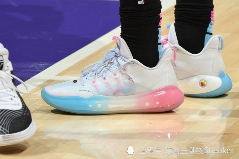 nba球员上脚:吉米-巴特勒穿驭帅1442南海岸,卡鲁索不一般_腾讯新闻