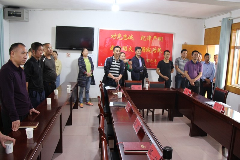 4月7日下午,大理州宾川县委副书记,县长高云磊率常务副县长周亚敏等