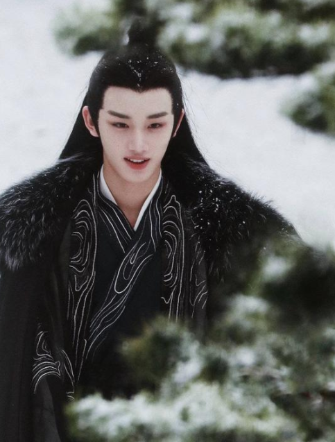 丁程鑫参加《天官赐福》定妆照?看到他的古装造型,期待