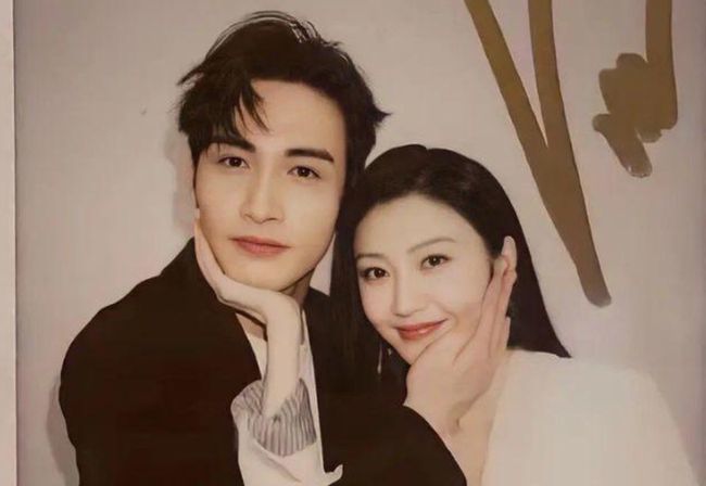 张彬彬景甜疑似恋情曝光,两人同款跑姿惊现