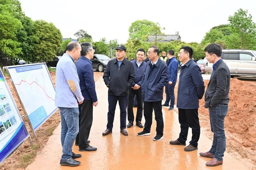 胡岳龙调研干线公路建设四好农村路示范创建情况