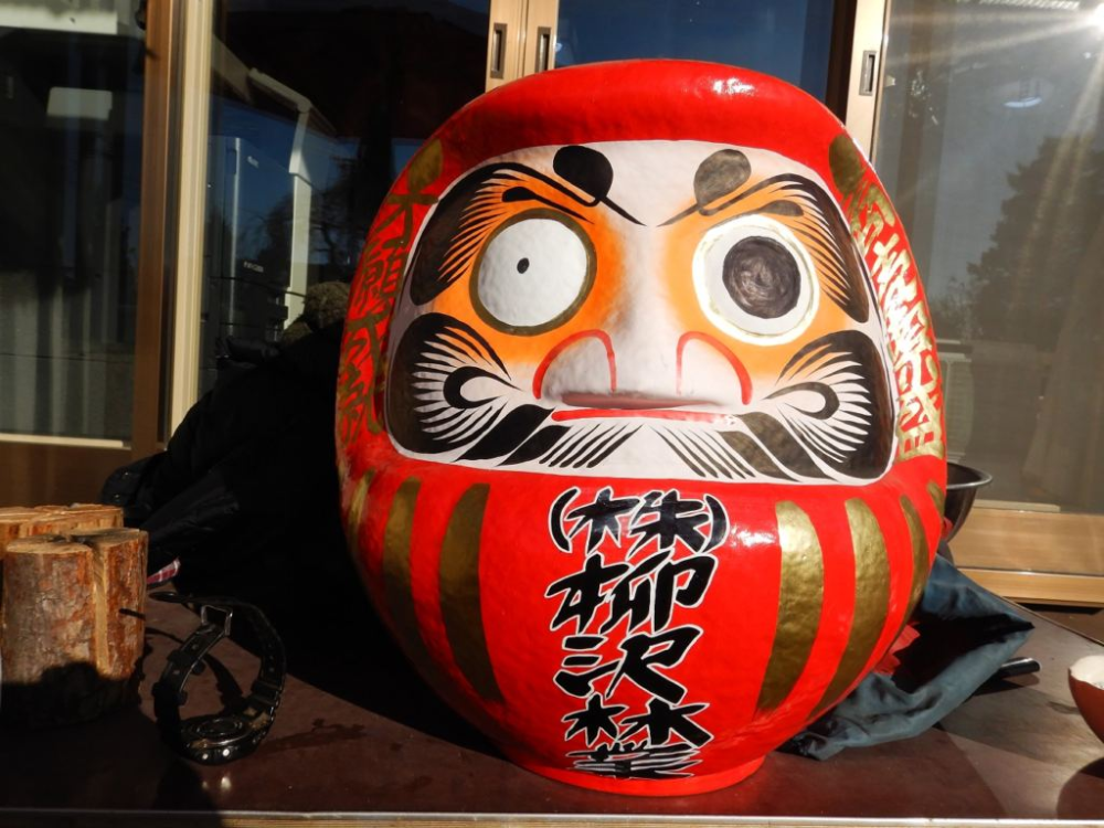 「达摩」(だるま)也叫达摩娃娃,在日本很受欢迎,以日本群马县高崎市的