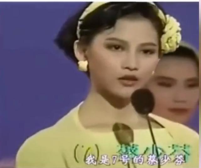 1991年,刘銮雄给18岁的蔡少芬庆祝生日,原配宝咏琴表示:不在意
