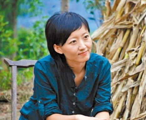 央视主持国籍成照妖镜:董卿"在劫难逃",柴静最终将自食恶果