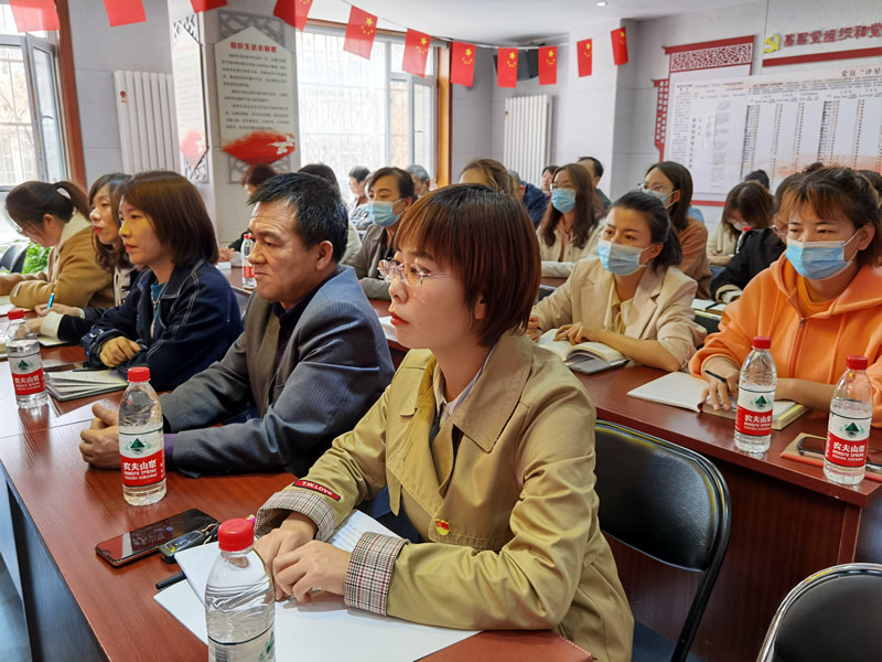 其中,获得先进个人的是银川市扶贫开发办公室党组书记,主任姜继琴