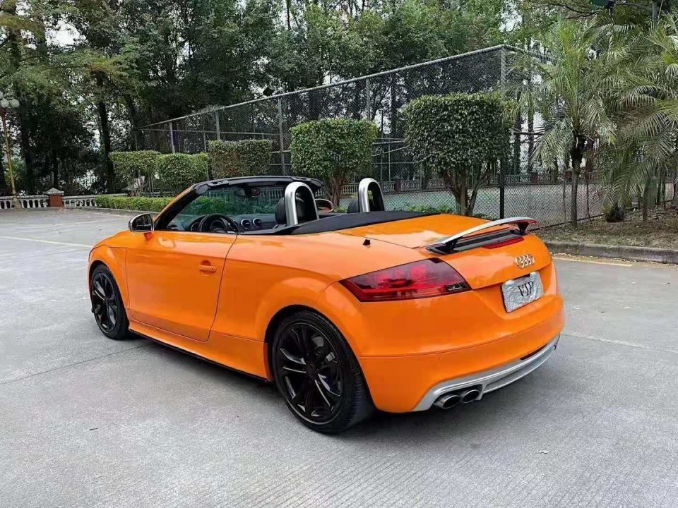 2014款奥迪tts售价13.8万,是奥迪家族目前顶级性能的跑车车型