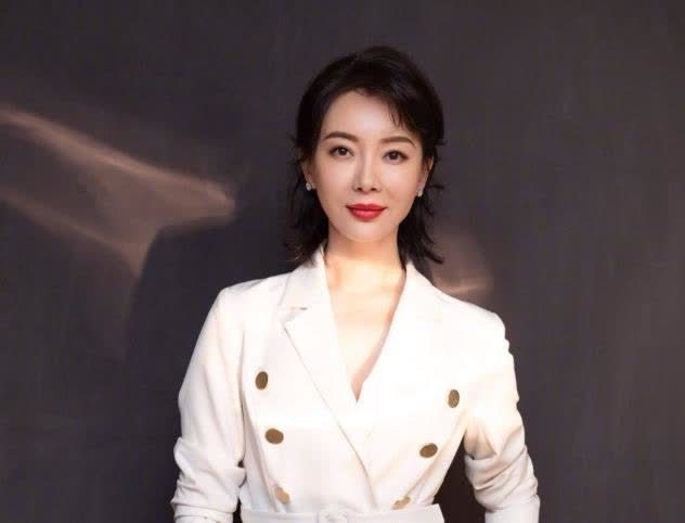 47岁演妈妈是耻辱,41岁演少女引热议,中生代女演员该如何突围?