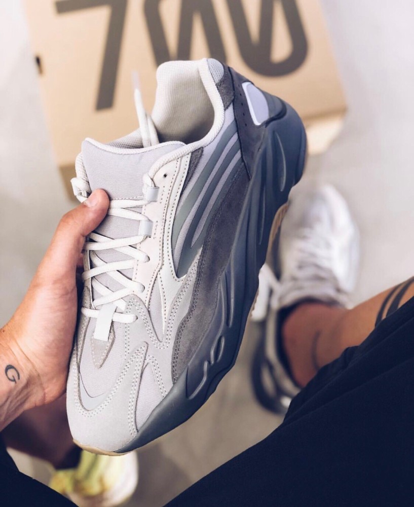 yeezy 700 v2 "tephra" 火山灰