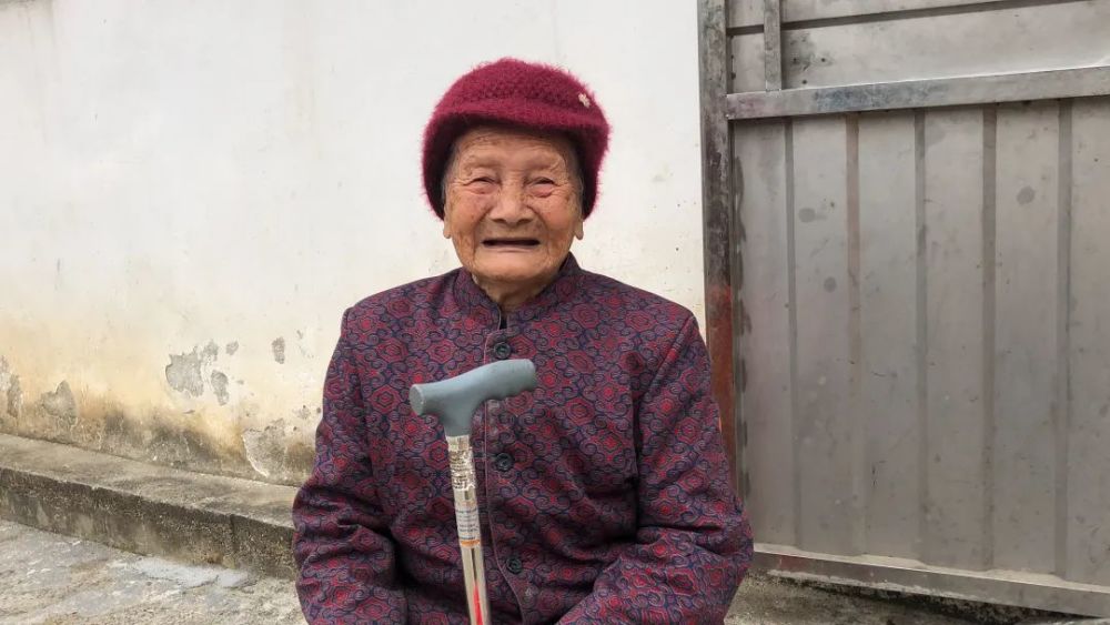 101岁的范婆婆说,有党和政府关心,很幸福!|清远百岁老人(32)