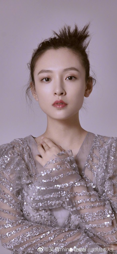 吴倩出尘脱俗美丽动人