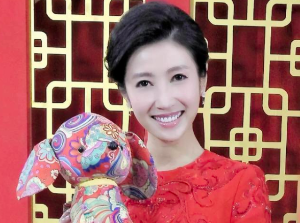 北京卫视一姐:曾与郭德纲传绯闻,一婚丁克多年,二婚嫁央视主播