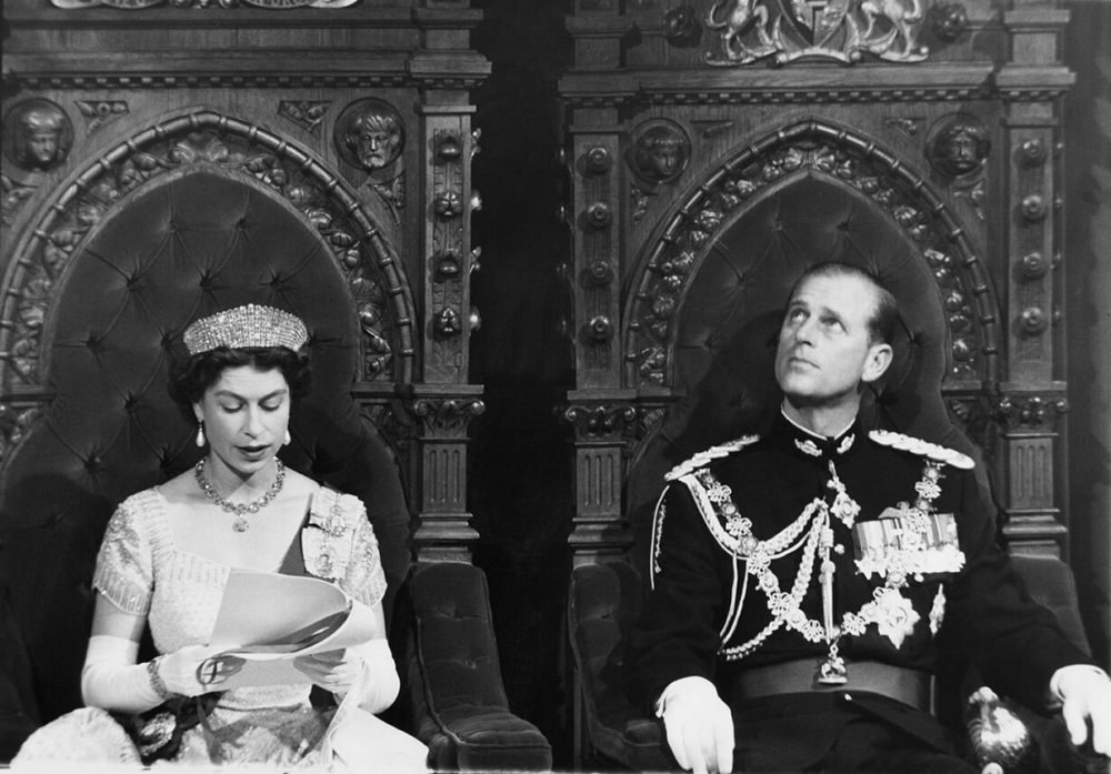 英女王出席已故丈夫纪念仪式_普京将出席中国抗战纪念_纪念全民族抗战爆发79周年仪式举行