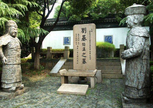 为保皇位朱元璋锯开刘伯温棺材棺中一物吓跑士兵他却开怀大笑