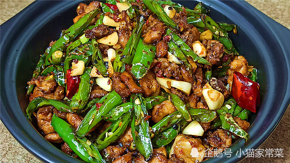 教你江湖菜"虎皮尖椒鸡"的家常做法,味道麻辣鲜香,特别下饭