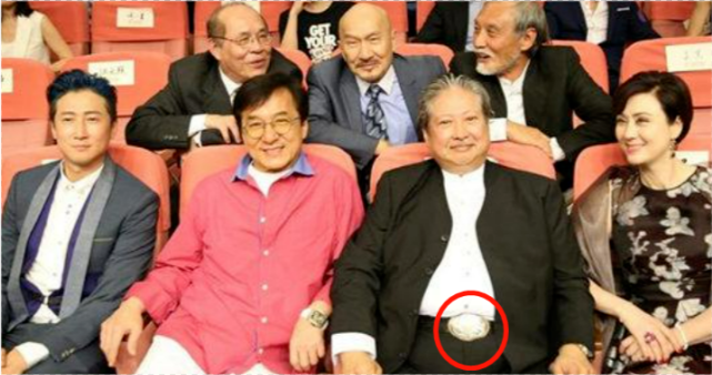 满头白发!69岁洪金宝身材暴瘦,赛马排场依旧很大