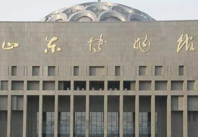 "山东博物馆"字体屡被调侃,本地人呼吁更换牌匾,究竟该不该换