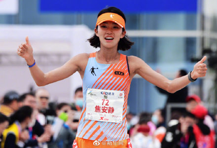 杨定宏焦安静分获厦门马拉松男女子冠军