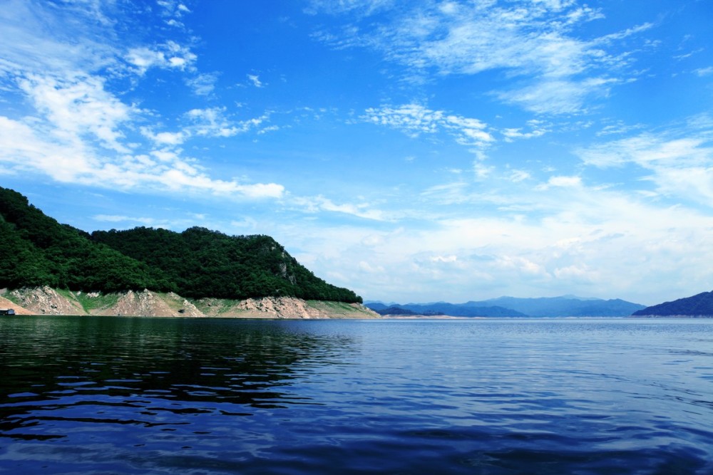 也称之为"水丰湖",属于是鸭绿江国家重点风景名胜区的六大景区之一