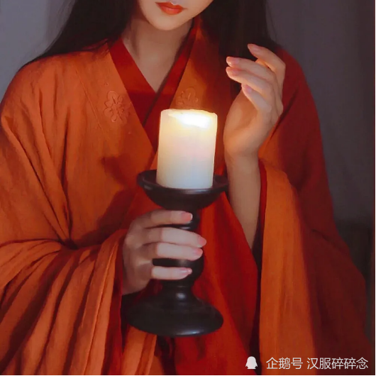 换上清冷的头像壁纸 感觉整个气质都变了样 想要娴静文雅一点 也给