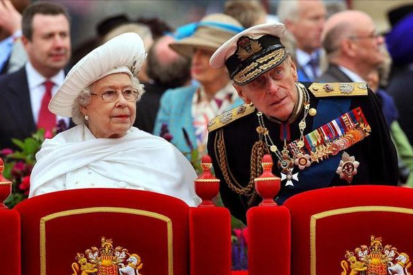 英国菲利普亲王驾崩,为何不举办国葬?甚至连葬礼都不对公众开放
