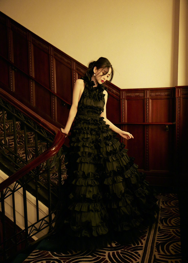 angelababy黑玫瑰波边裙