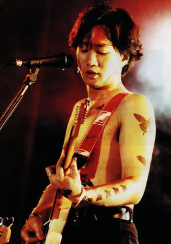 1993年,黄家驹从舞台摔落,去世前撒了一个谎,骗了歌迷