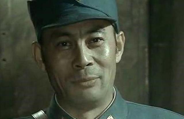 亮剑中,楚云飞是黄埔五期的,为何在抗战时期一直是上校团长?